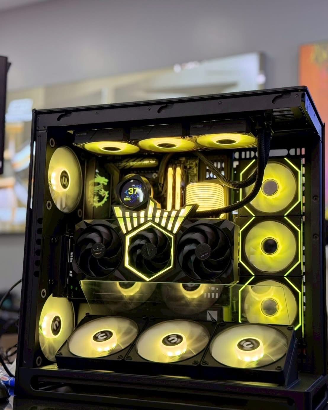 ULTRA GAMING PC Ryzen 7 9800X3D RTX 5070 Ti HOF 64GB DDR5