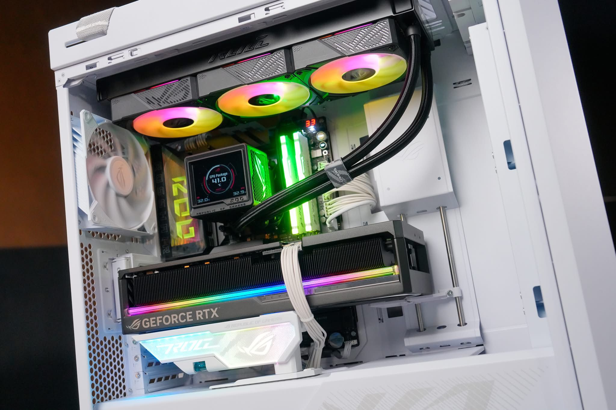 GAMING PC Ryzen 9 9950X3D 64GB RAM ROG Astral RTX 5080 - Image 10