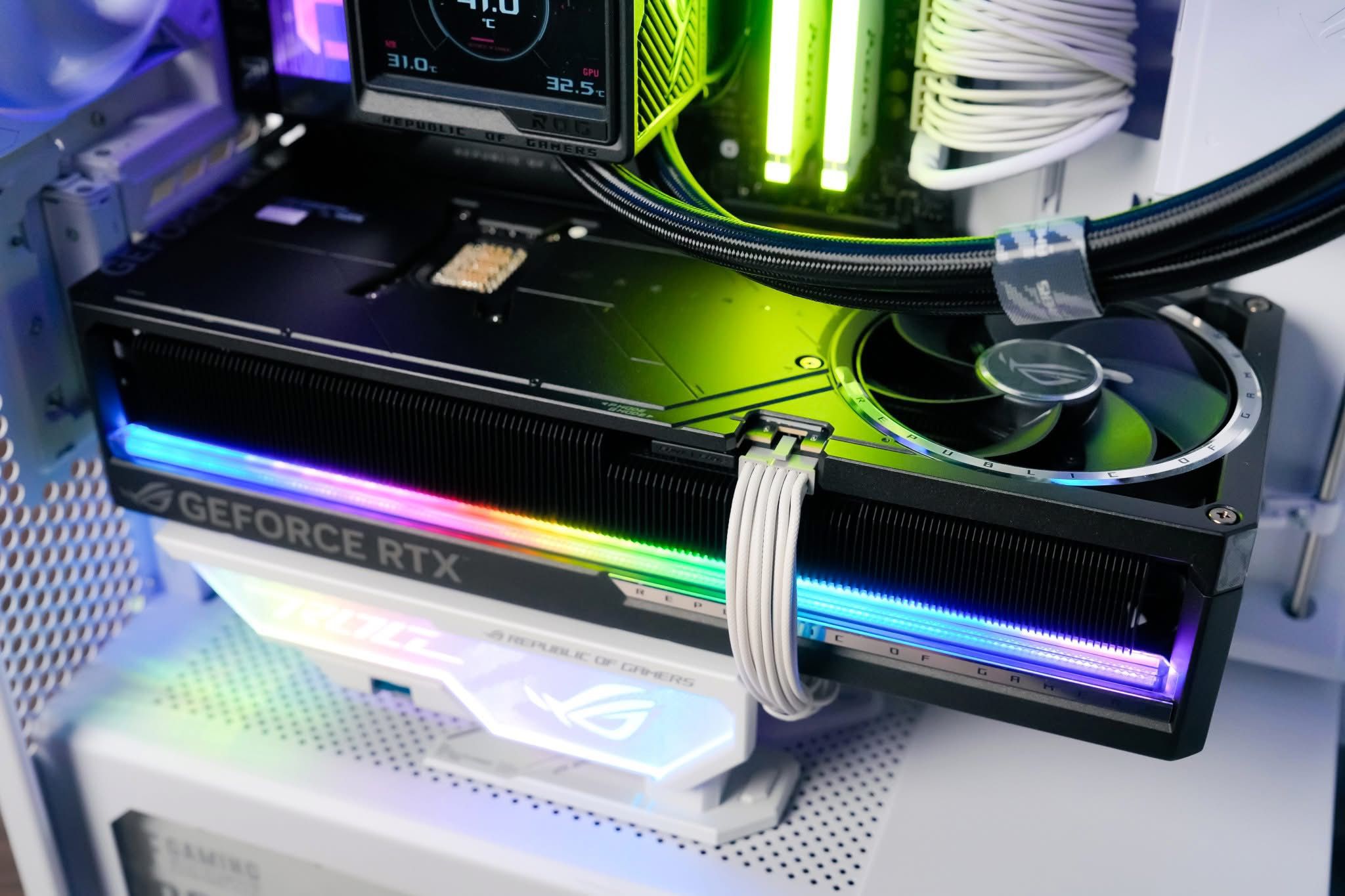 GAMING PC Ryzen 9 9950X3D 64GB RAM ROG Astral RTX 5080 - Image 9