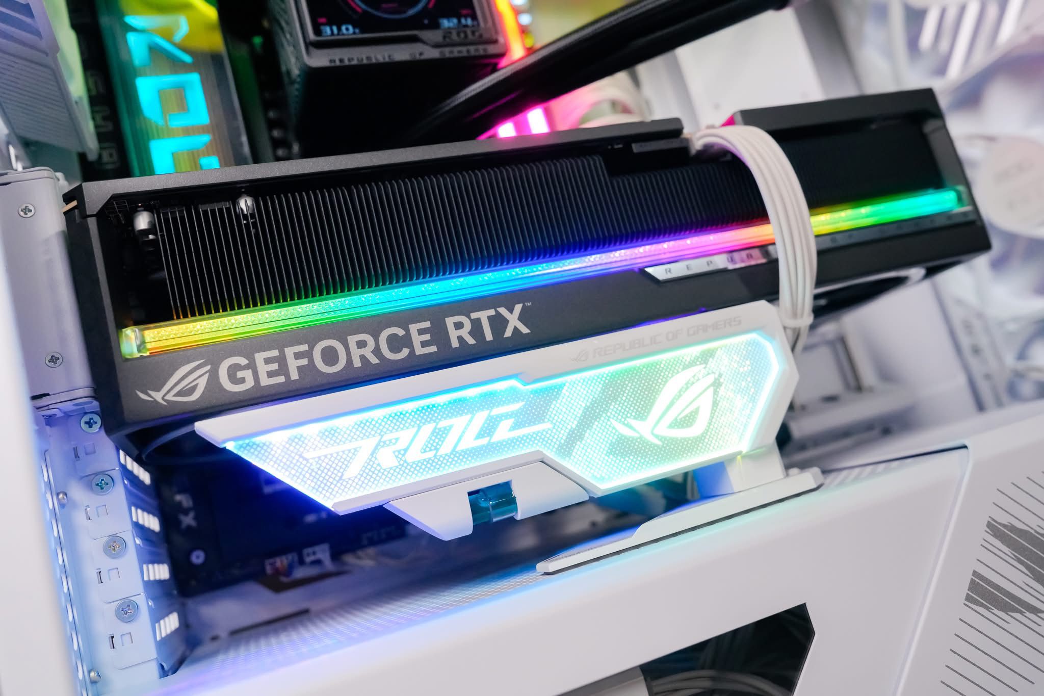 GAMING PC Ryzen 9 9950X3D 64GB RAM ROG Astral RTX 5080 - Image 8